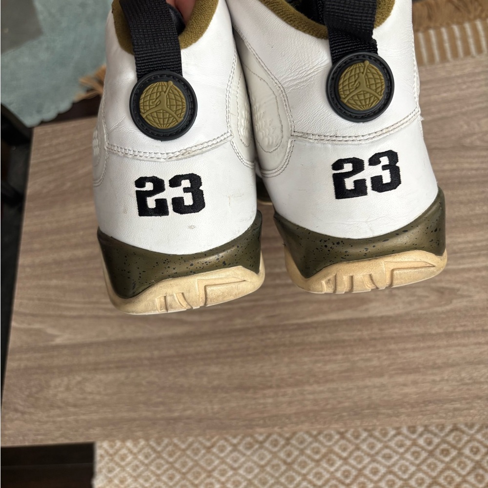 Air Jordan Black and Gold Sneakers size 11.5 - Picture 4 of 6